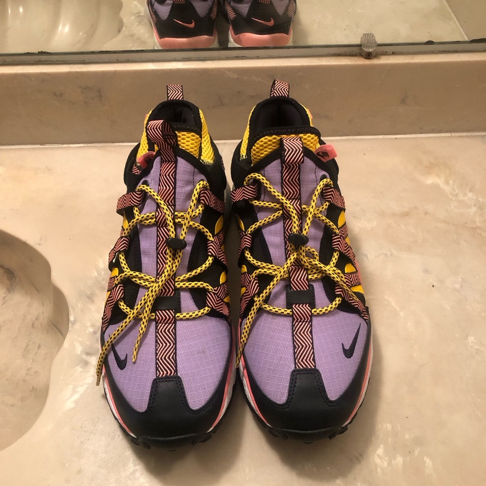 Nike Men’s in Purple, Yellow & Black Trail Sneakers